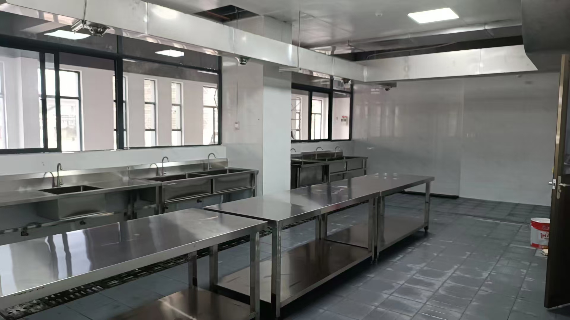 肇慶利滿順利酒店商用廚房設備維修全攻略 從炮臺灶到蒸柜，專業保養技巧解析